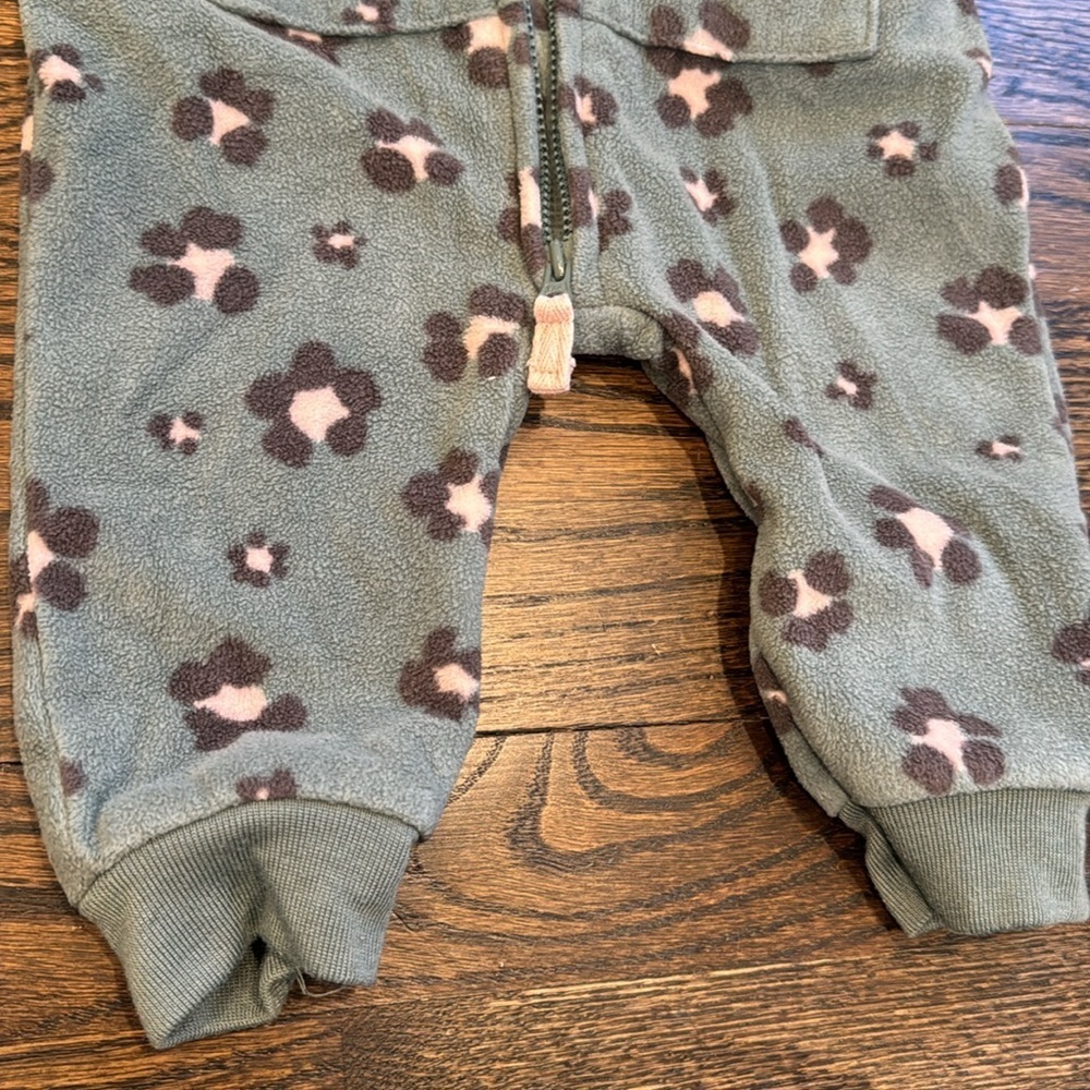 Baby Girl Carter's Leopard Fleece Long Sleeve Hooded Romper bunting 6m onesie - Picture 4 of 5